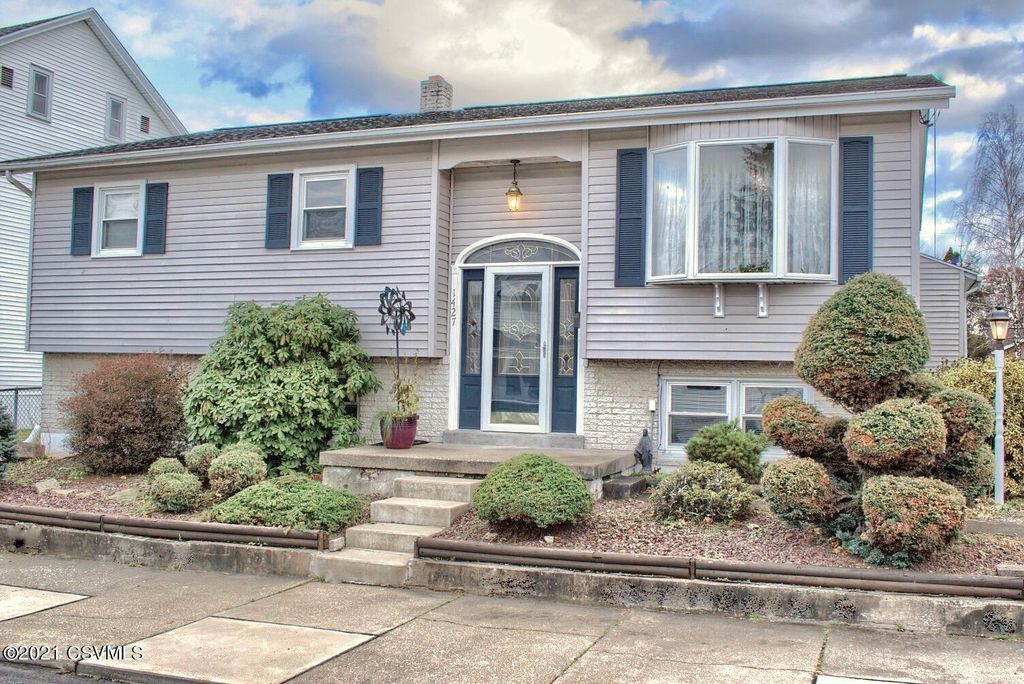 1427 Poplar St, Kulpmont, PA 17834