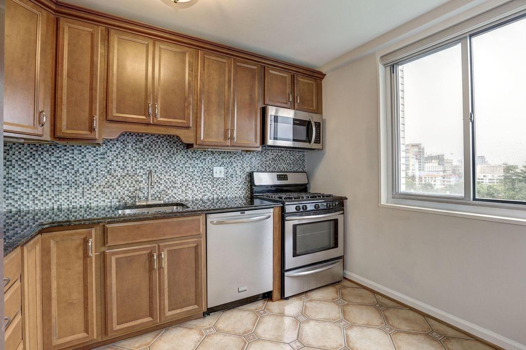 4977 Battery Ln #1020, Bethesda, MD 20814