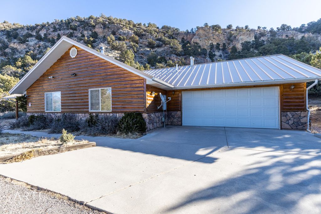 4035 Harmony Ridge Ct, New Harmony, UT 84757
