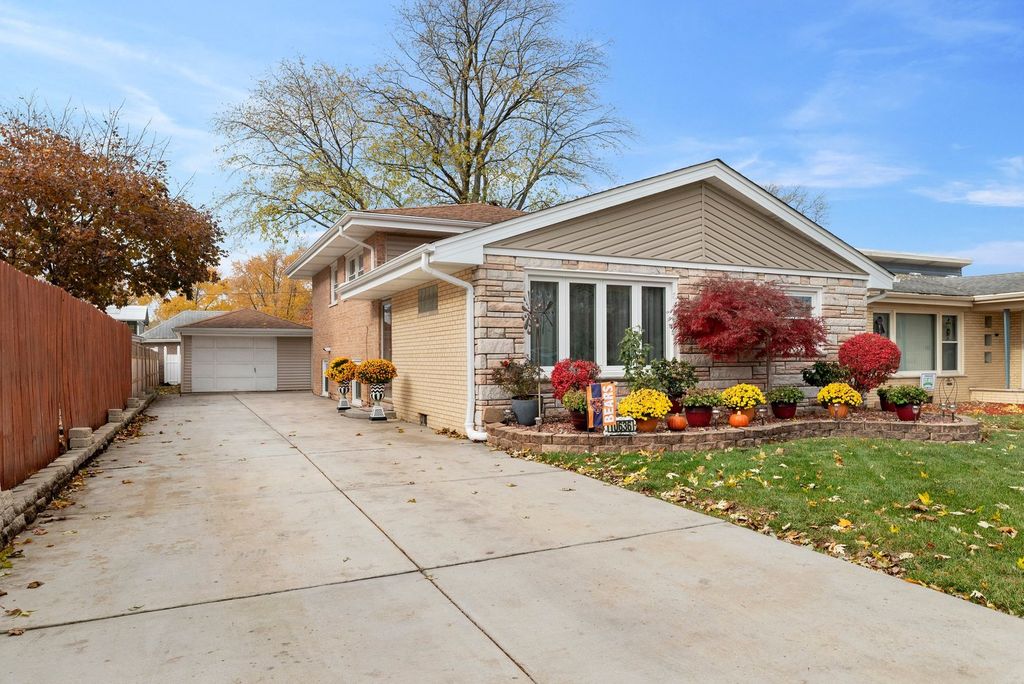 10636 Kedvale Ave, Oak Lawn, IL 60453
