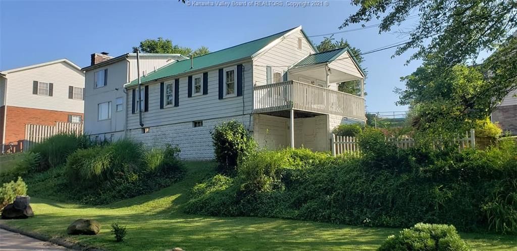 4611 Country Club Blvd, South Charleston, WV 25309