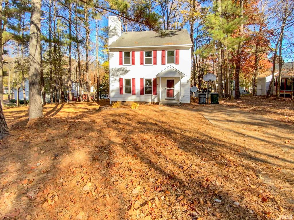 209 Round About Rd, Holly Springs, NC 27540