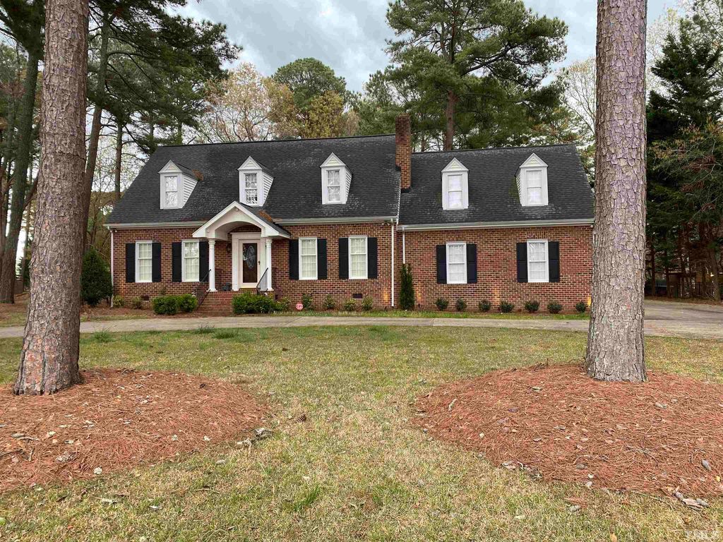 8012 Muirfield Dr, Fuquay Varina, NC 27526