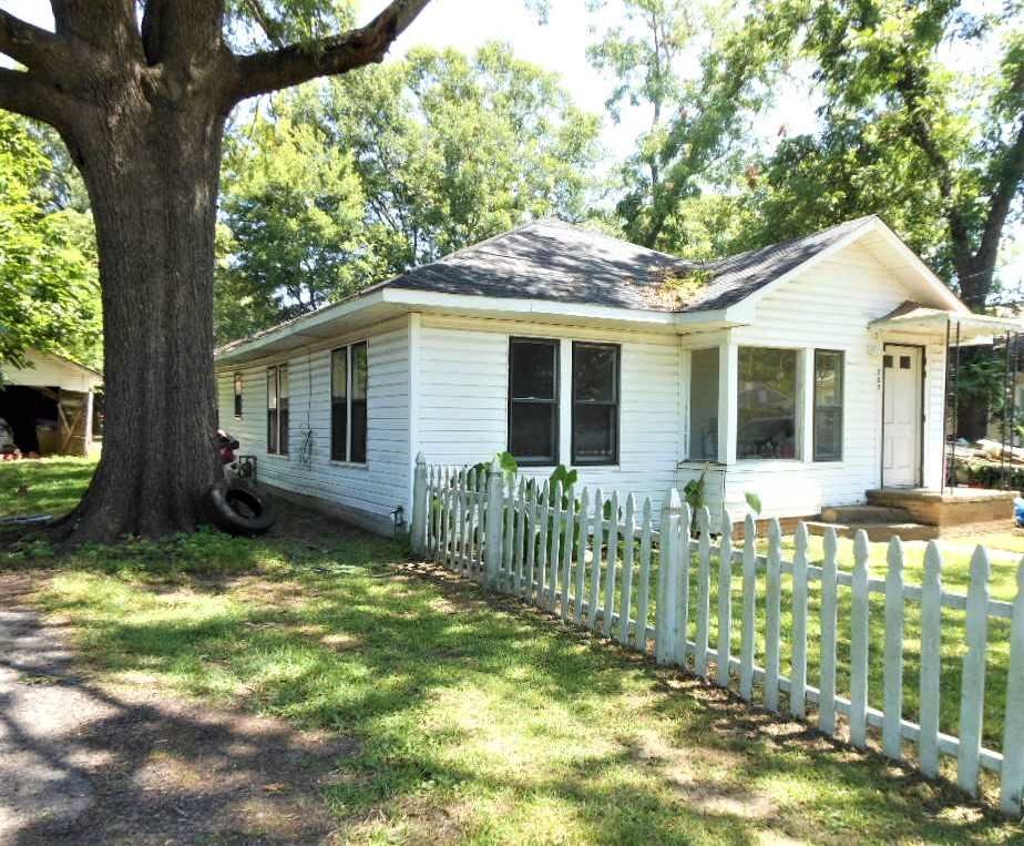 207 E Harrison St, Jefferson, TX 75657