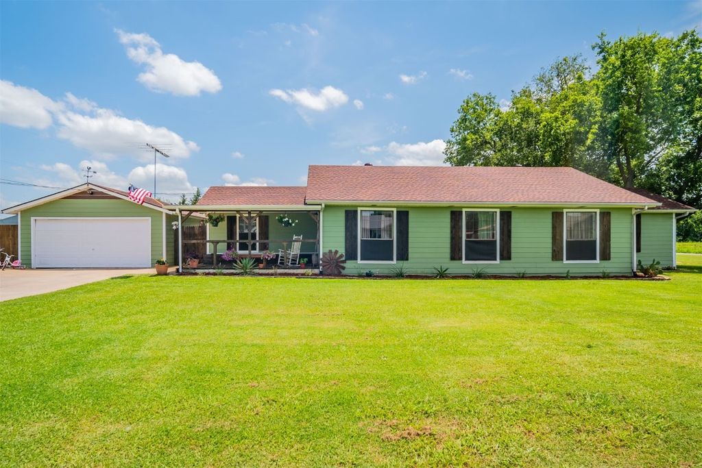 1038 County Road 260, Gainesville, TX 76240