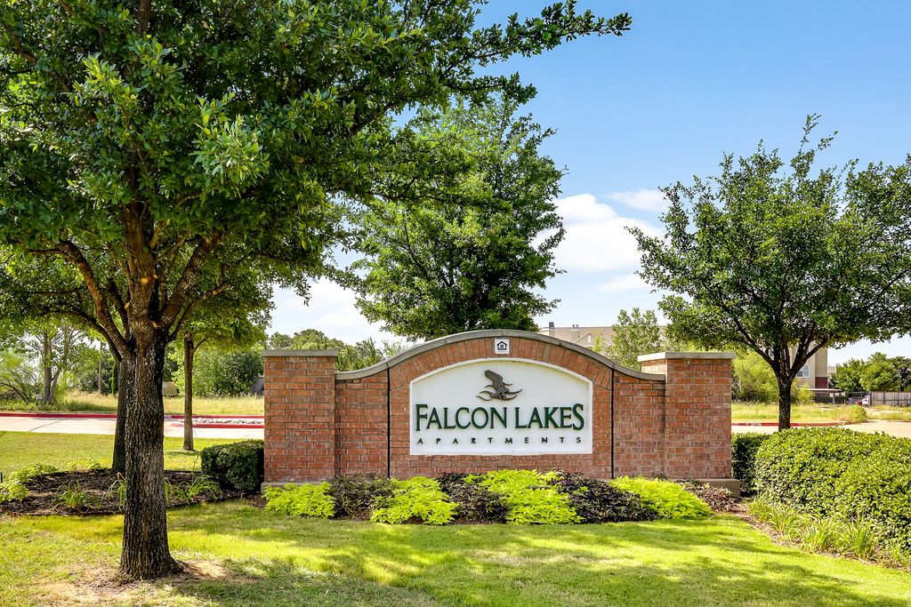 6504 Falcon River Way, Arlington, TX 76001
