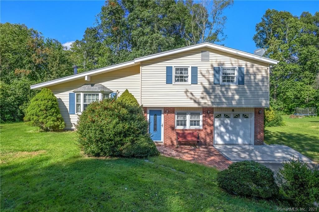 27 Dogwood Rd, North Branford, CT 06471