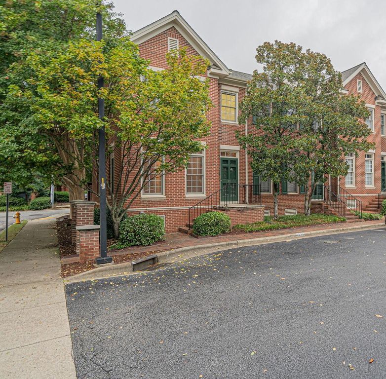 131 Fenner Ln, Raleigh, NC 27603