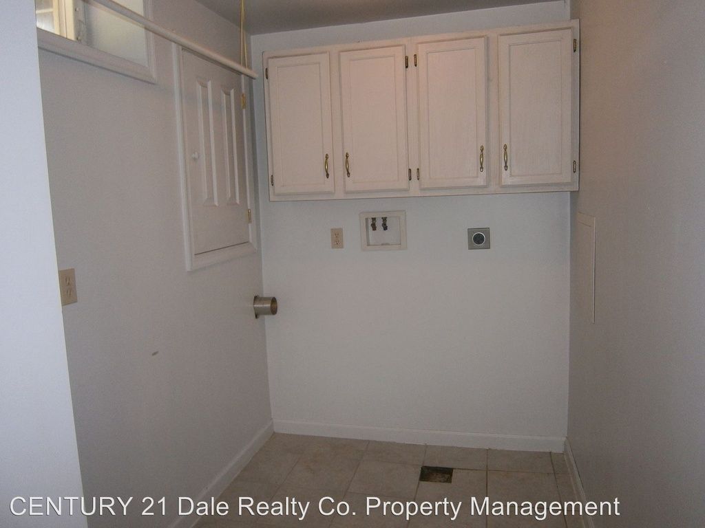 1170 Cherry Orchard Rd, Dover, PA 6 Bed, 4 Bath Single