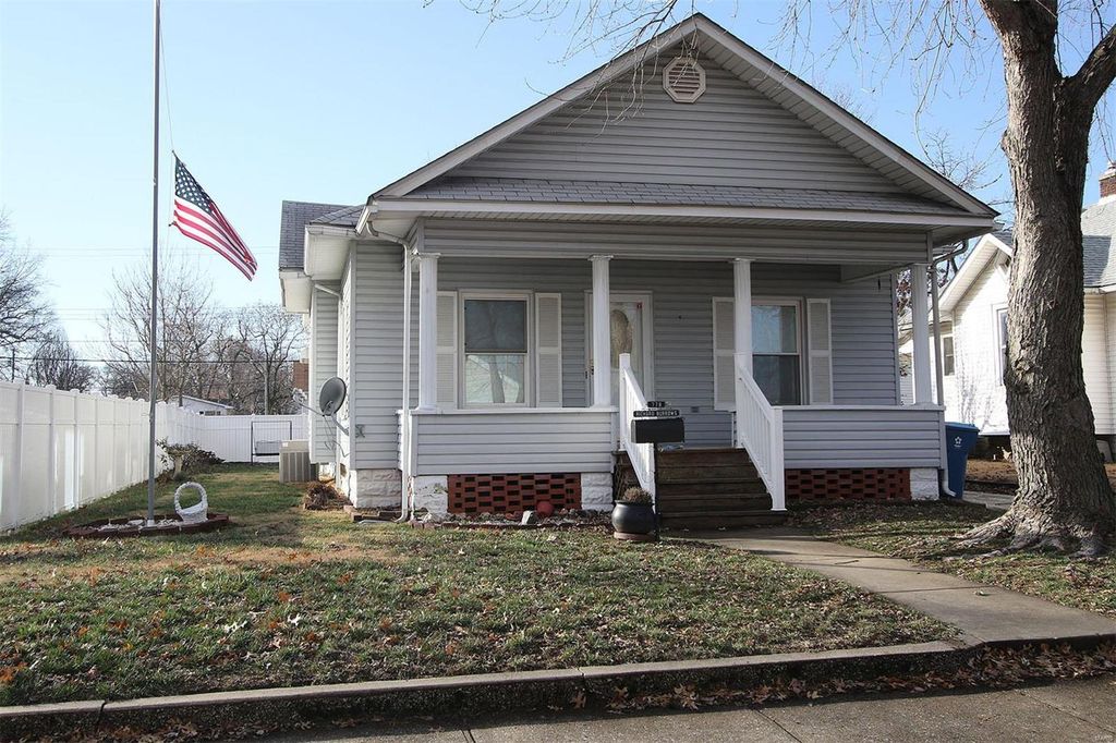 778 Condit St, Wood River, IL - 3 Bed, 1 Bath Single-Family Home - 30