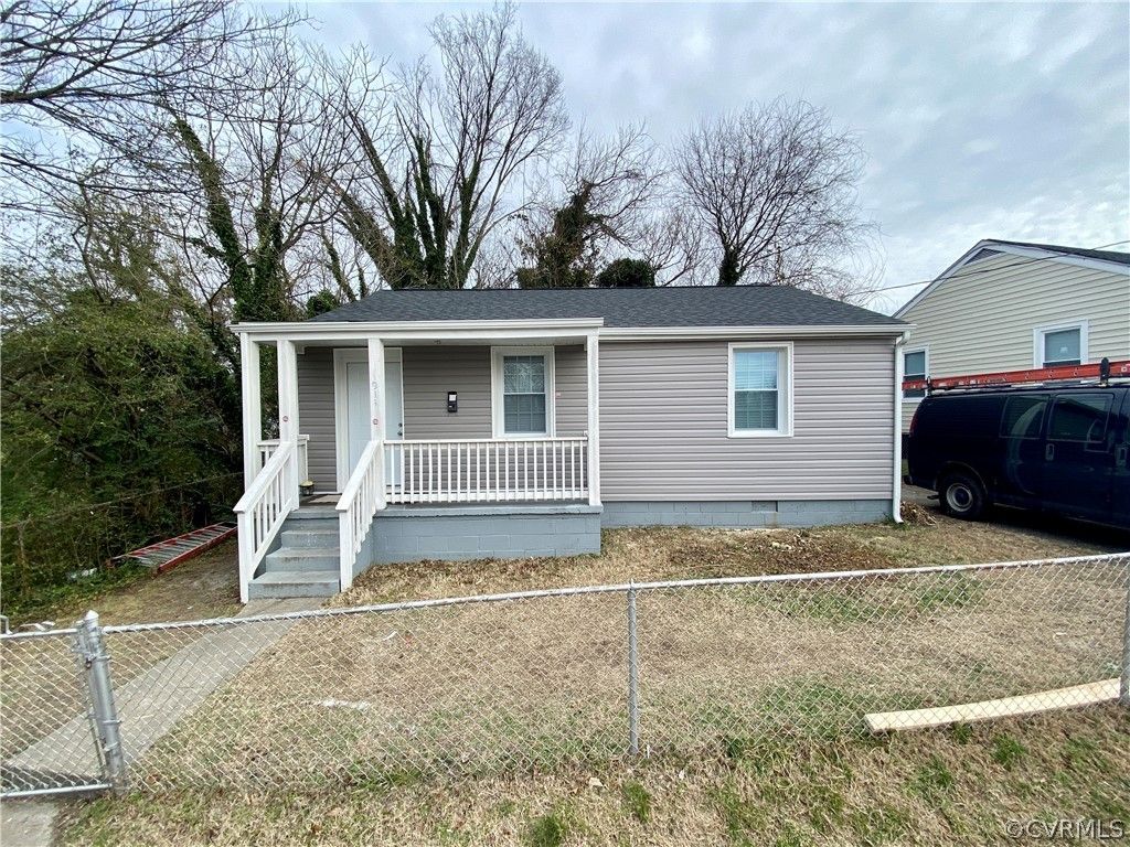 911 Harding St, Petersburg, VA 23803