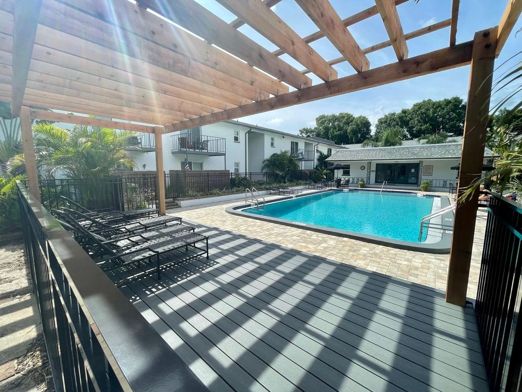2401 W Morrison Ave, Tampa, FL 33629