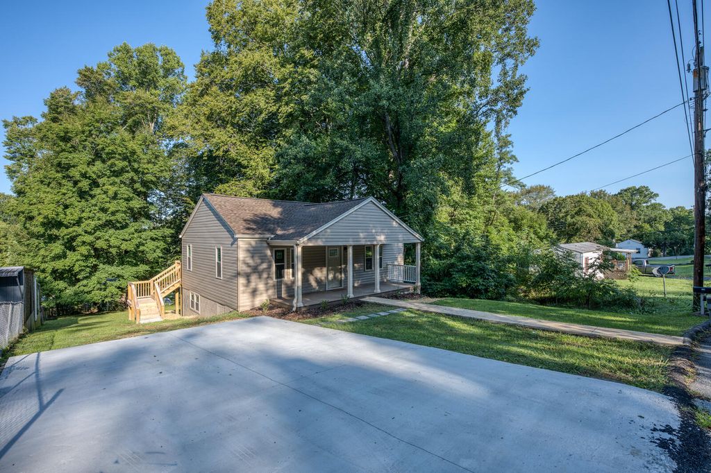 1516 Rock Rose Rd, Bristol, TN 37620