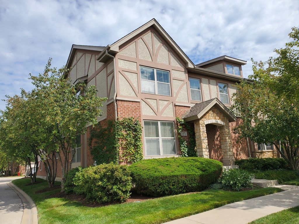 1972 Brentwood Rd, Northbrook, IL 60062