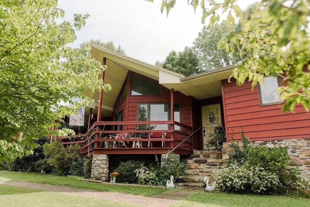 8190 Olsen Rd, Roanoke, VA 24019