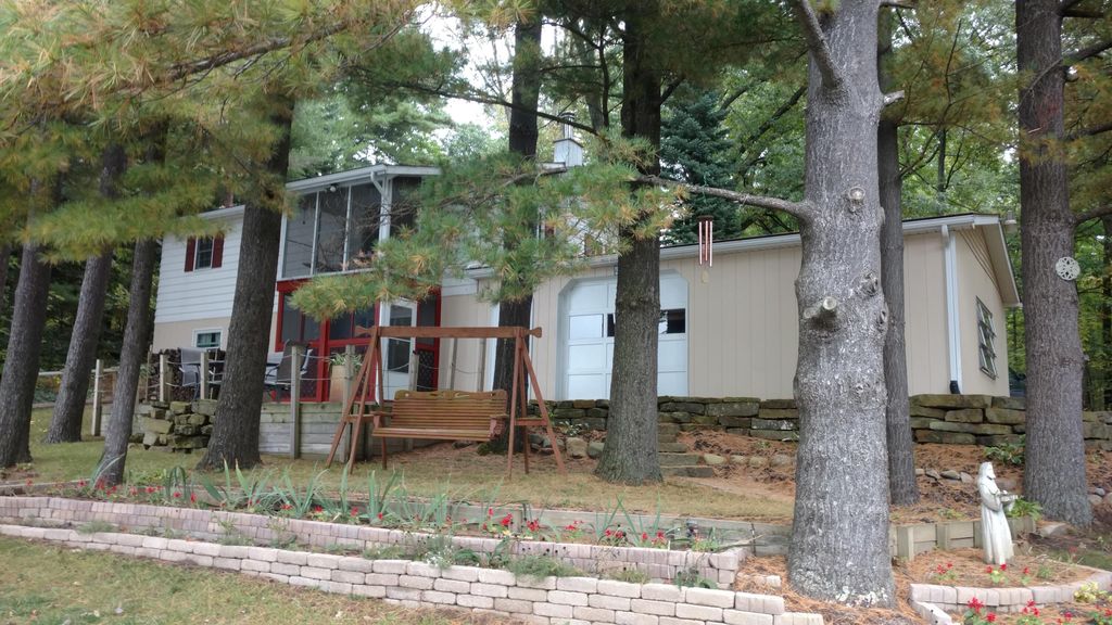 8196 Wildwood Rd, Reading, MI 49274