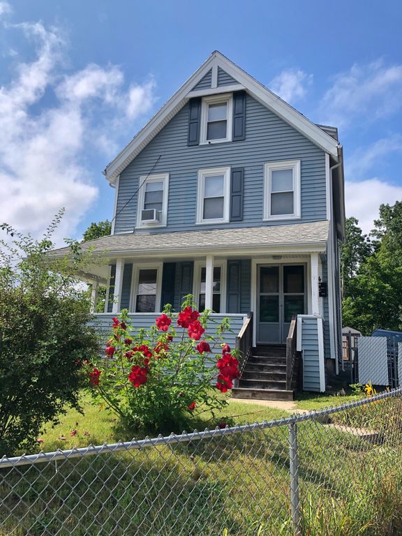 4 Riverside Sq #B, Hyde Park, MA 02136