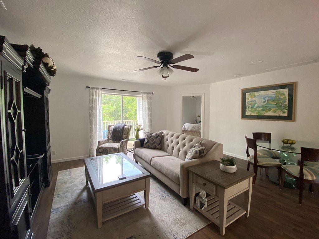100 Osage Hills Rd #604, Lake Ozark, MO 65049