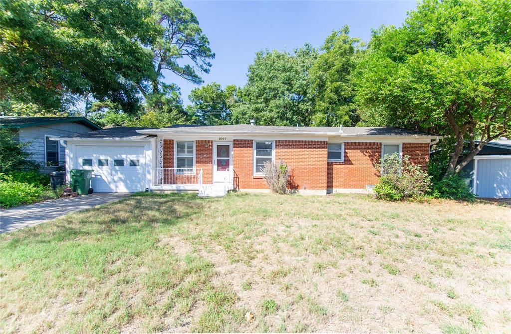1007 W Tucker Blvd, Arlington, TX 76013