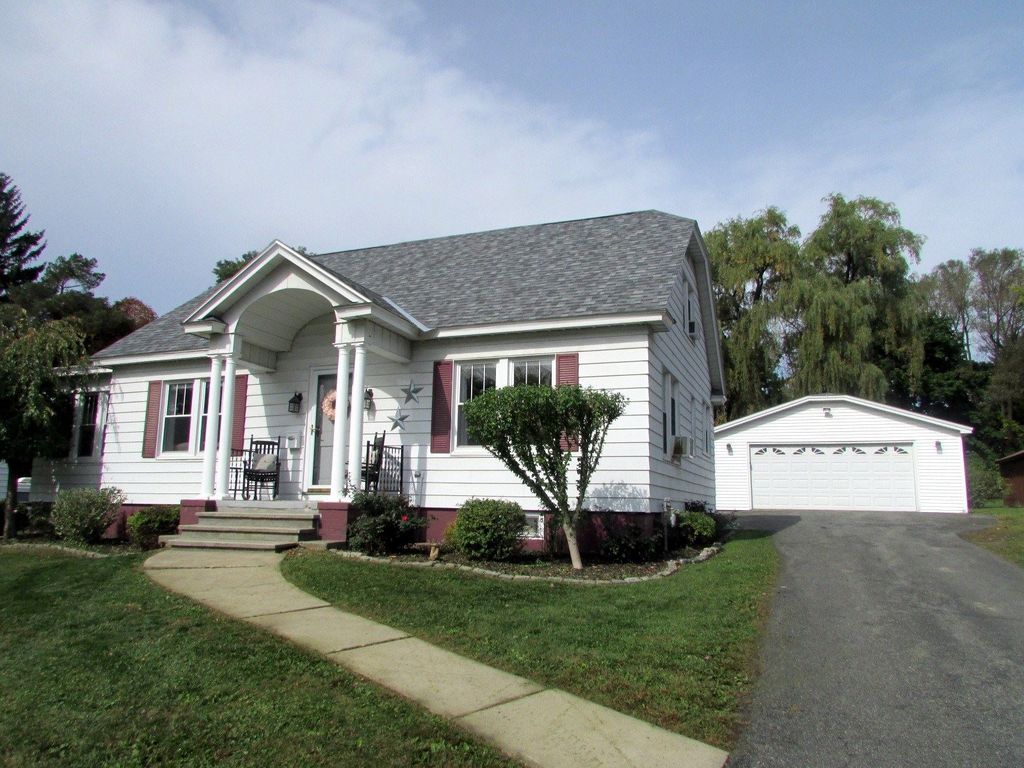 198 Northampton Rd, Amsterdam, NY 12010 3 Bed, 2 Bath SingleFamily