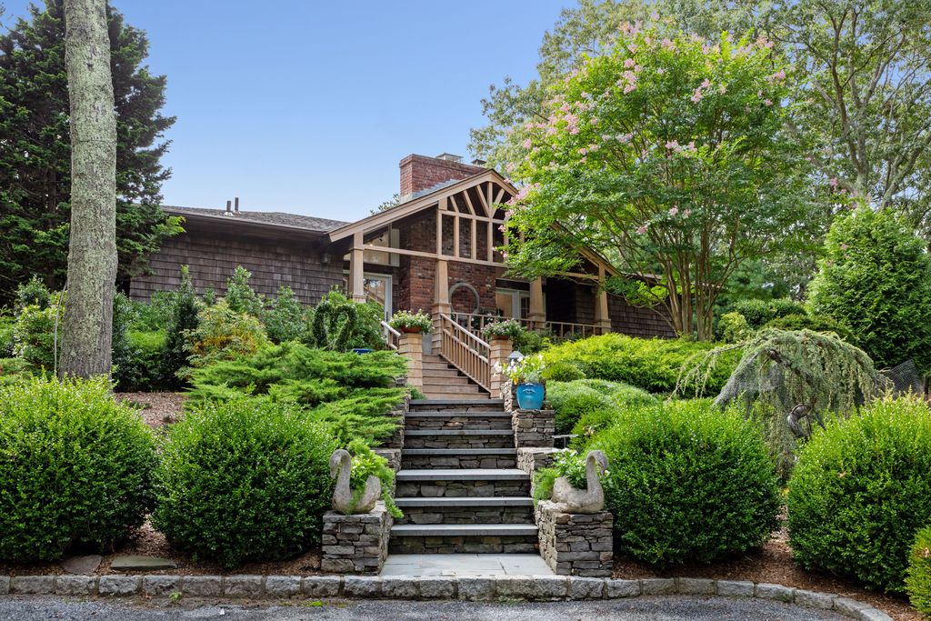 210 Treescape Dr, East Hampton, NY 11937
