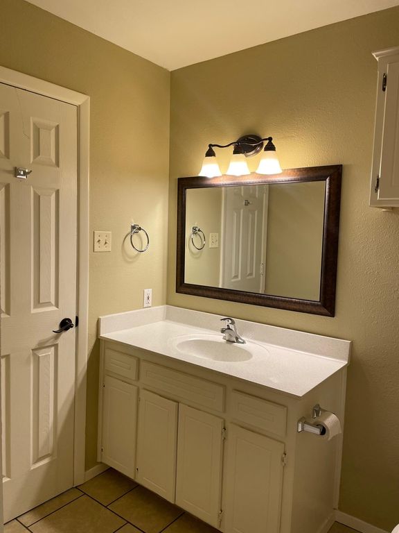 6817 Wolflin Ave #201, Amarillo, TX 79106