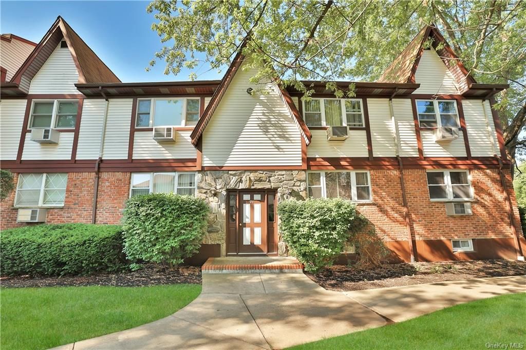 21 Somerset Dr #12N, Suffern, NY 10901