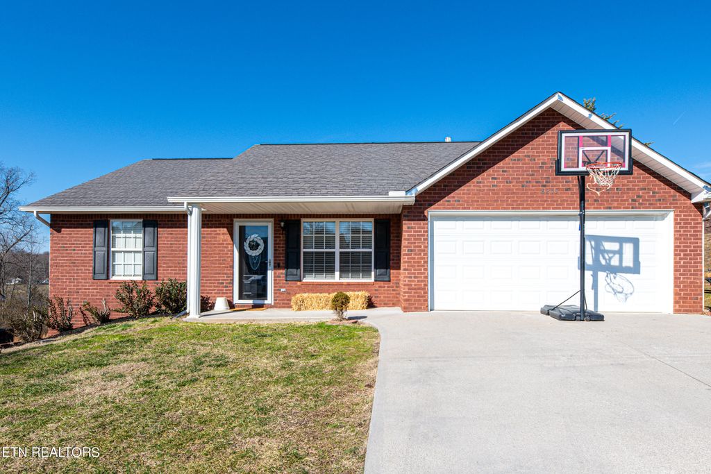 8205 Dove Wing Ln, Knoxville, TN 37938