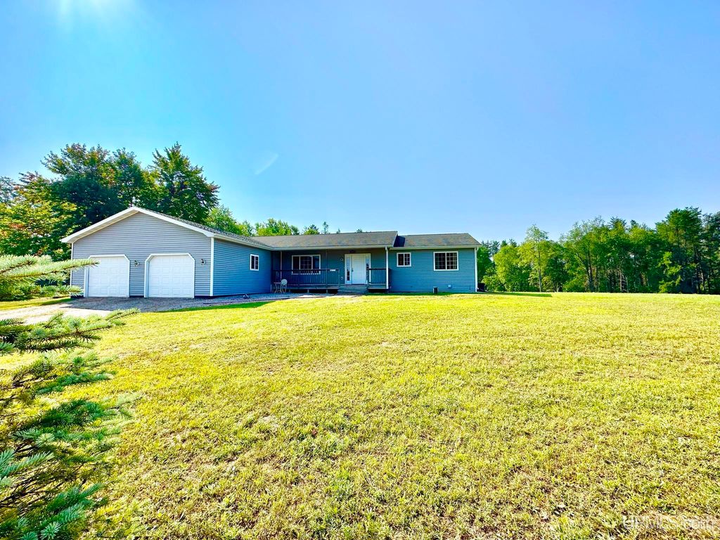 3715 Moon Lake Dr, Iron Mountain, MI 49801 See Est. Value, Schools & More