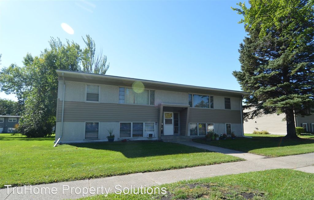 1117 13th Ave S #3, Grand Forks, ND 58201