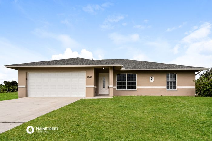 1201 NE 19th St, Cape Coral, FL 33909