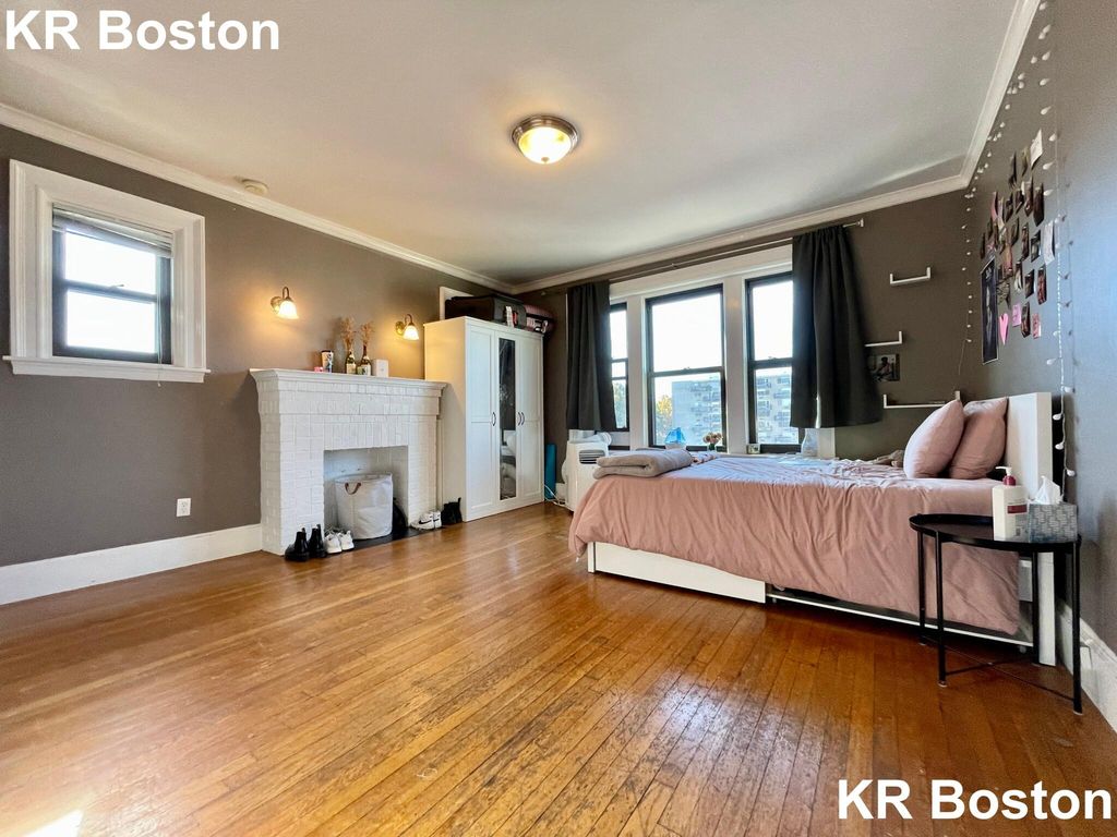 452 Park Dr #10, Boston, MA 02215