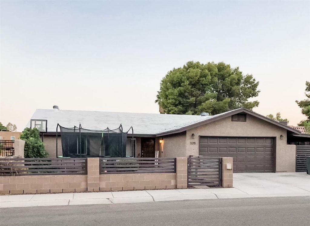 3215 W London Dr, Yuma, AZ 85364