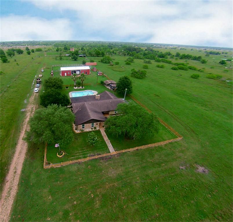 12850 Lake Rd, Bellville, TX 77418