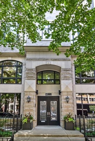 45 E Cedar St #400, Chicago, IL 60611