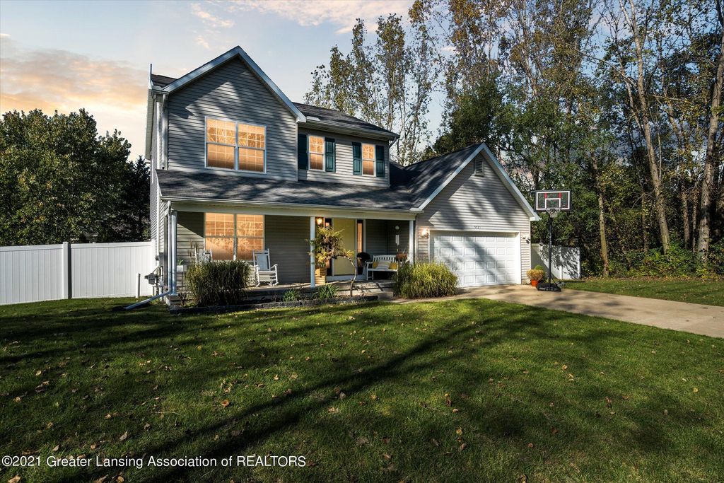 5521 Jessael Dr, Bath, MI 48808