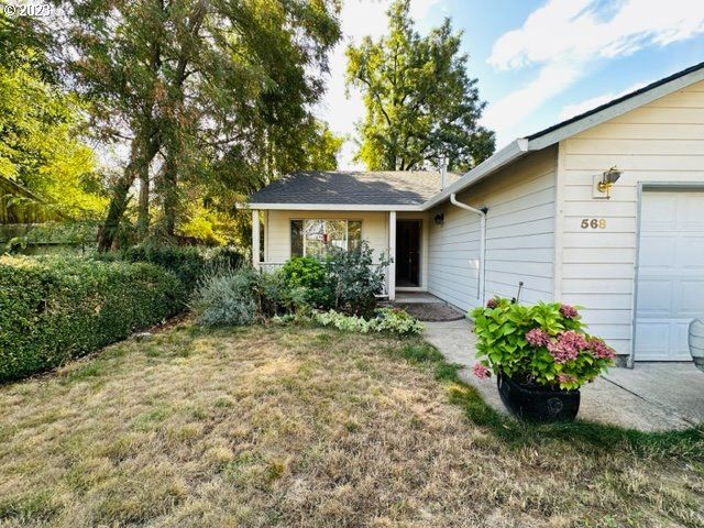 568 Holmes Ln Oregon City OR 97045 See Est Value Schools More