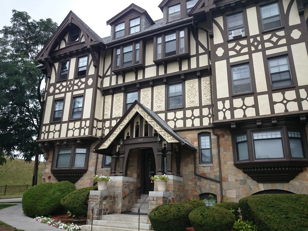 219 Commonwealth Ave #45, Chestnut Hill, MA 02467
