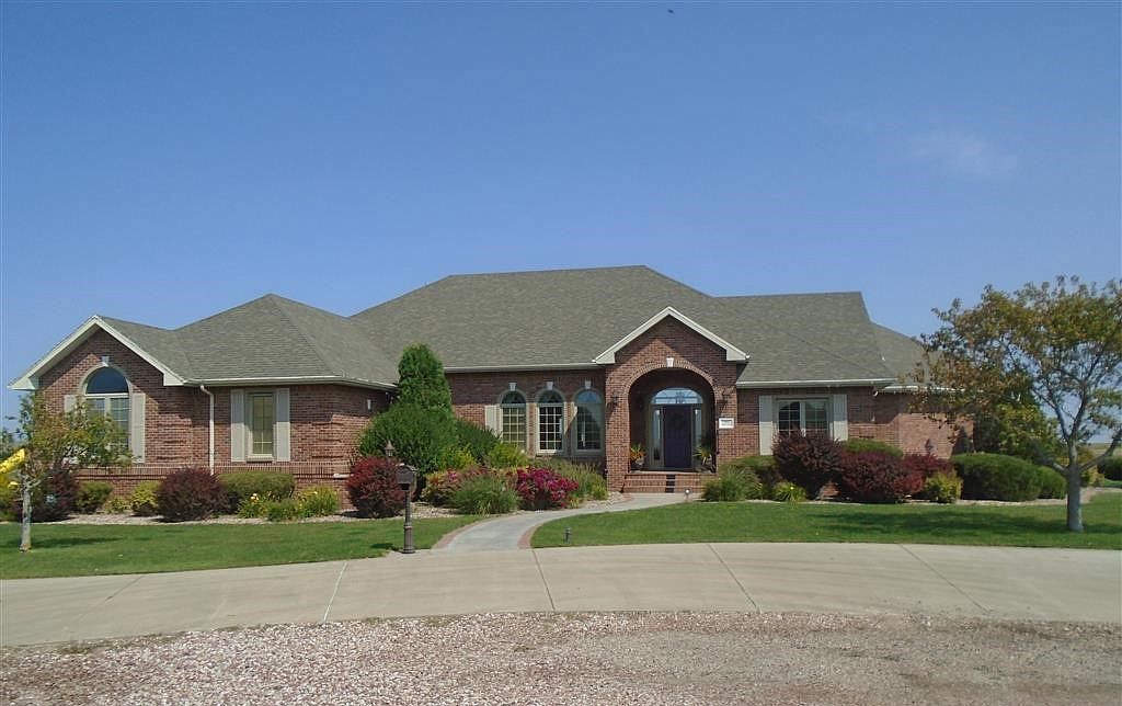 145 Spy Glass Cir, Ogallala, NE 69153