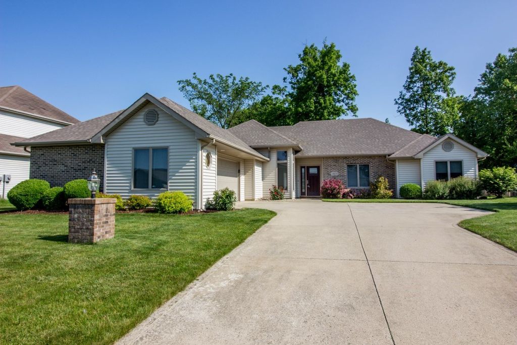 4805 Dupont Oaks Pl, Fort Wayne, IN 3 Bed, 3 Bath SingleFamily Home