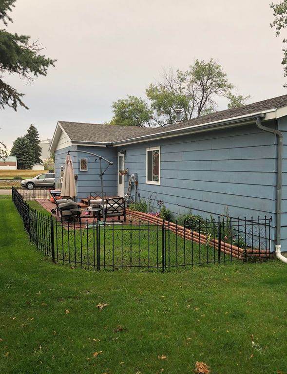 230 Stephen Ave, Grafton, ND 58237 Trulia