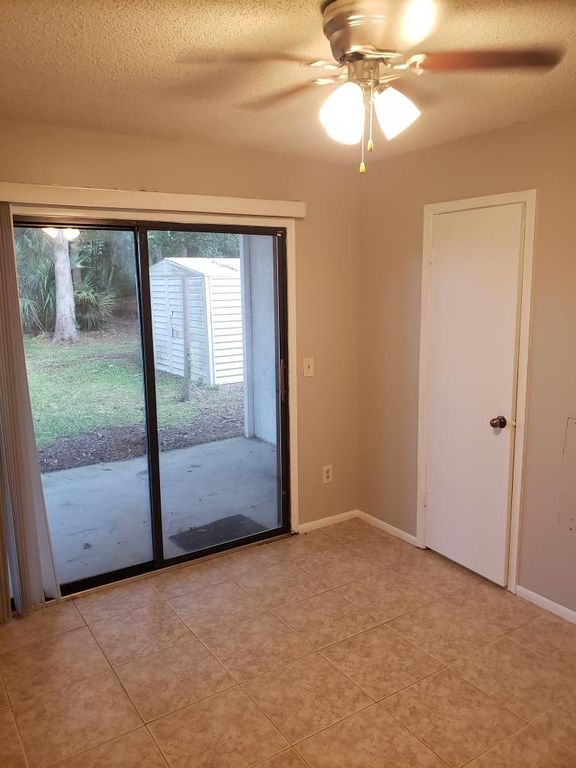 8627 Knightsbridge Cir E, Jacksonville, FL 32244