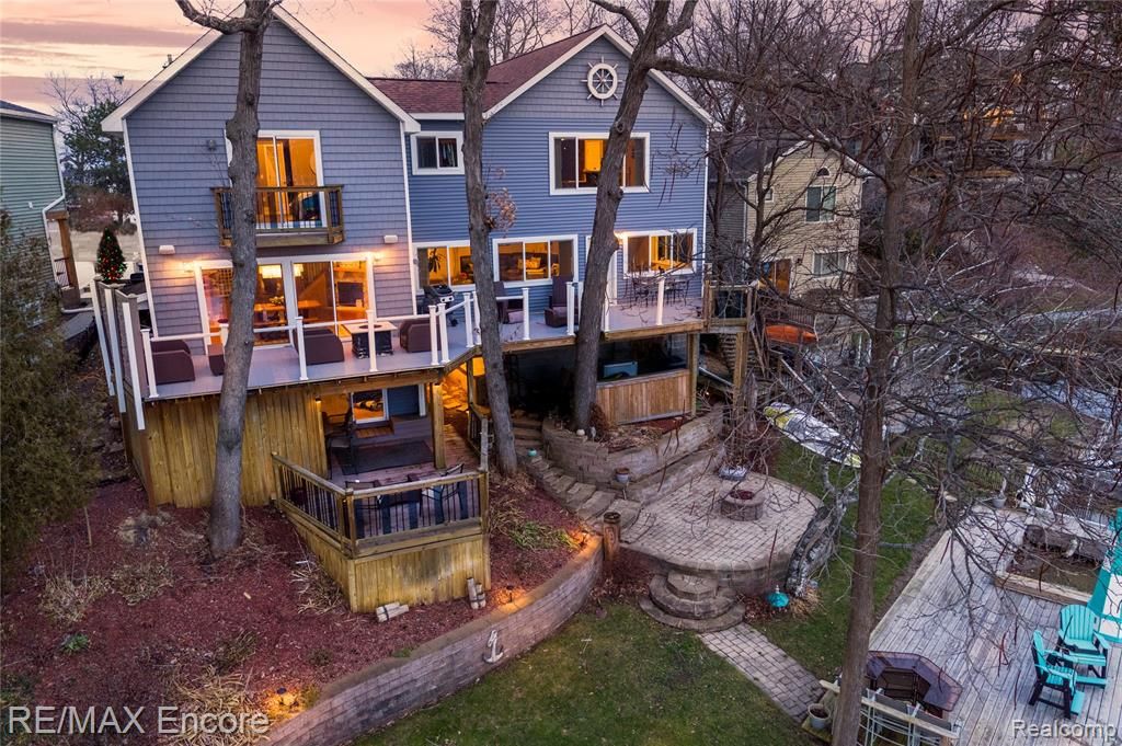 452 Bellevue Ave, Lake Orion, MI 48362