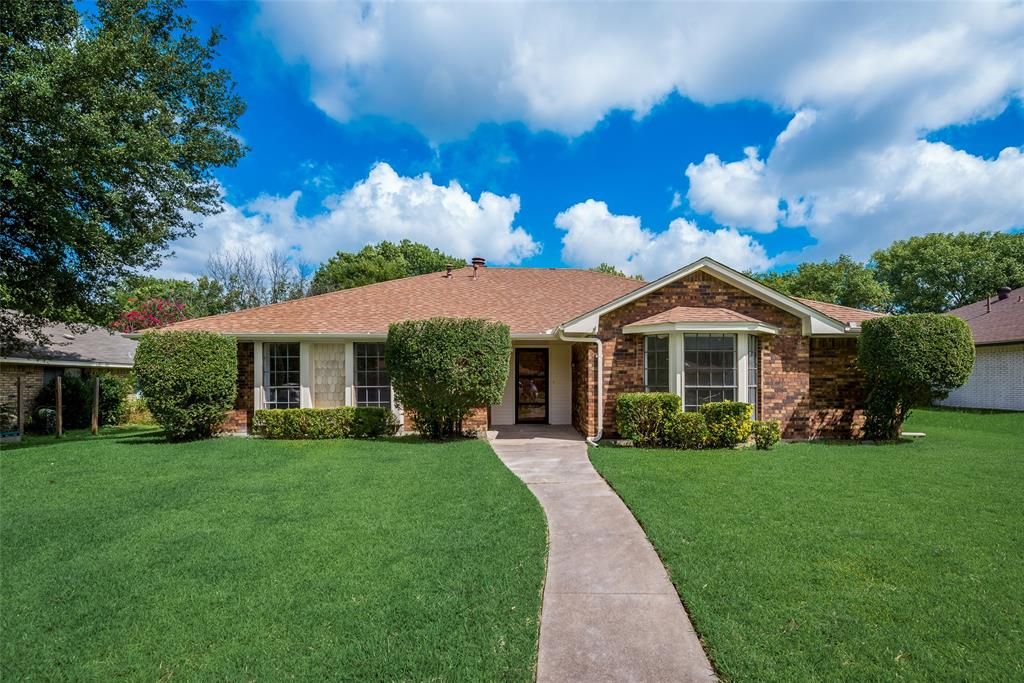 933 Shell Ln, Lancaster, TX 75146