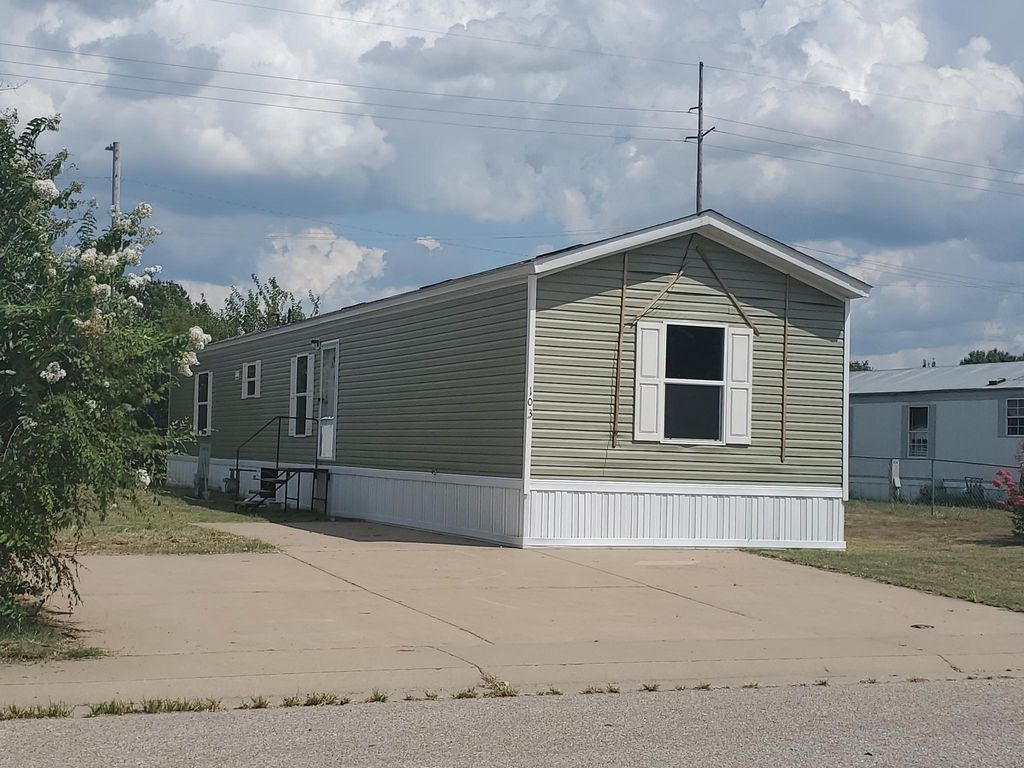 895 High View Dr, Fenton, MO 63026