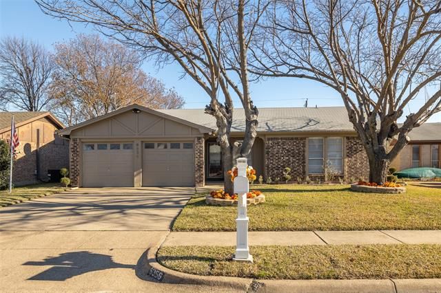 6356 Dorchester Trl, North Richland Hills, TX 76182