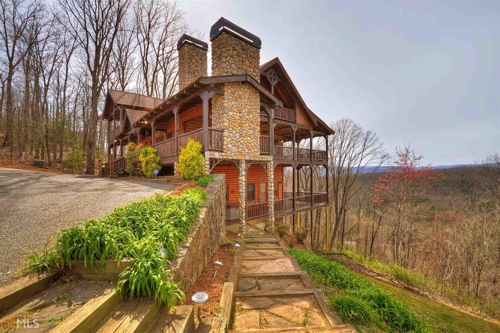 866 Weaver Creek Way, Blue Ridge, GA - 4 Bed, 4 Bath Single-Family Home