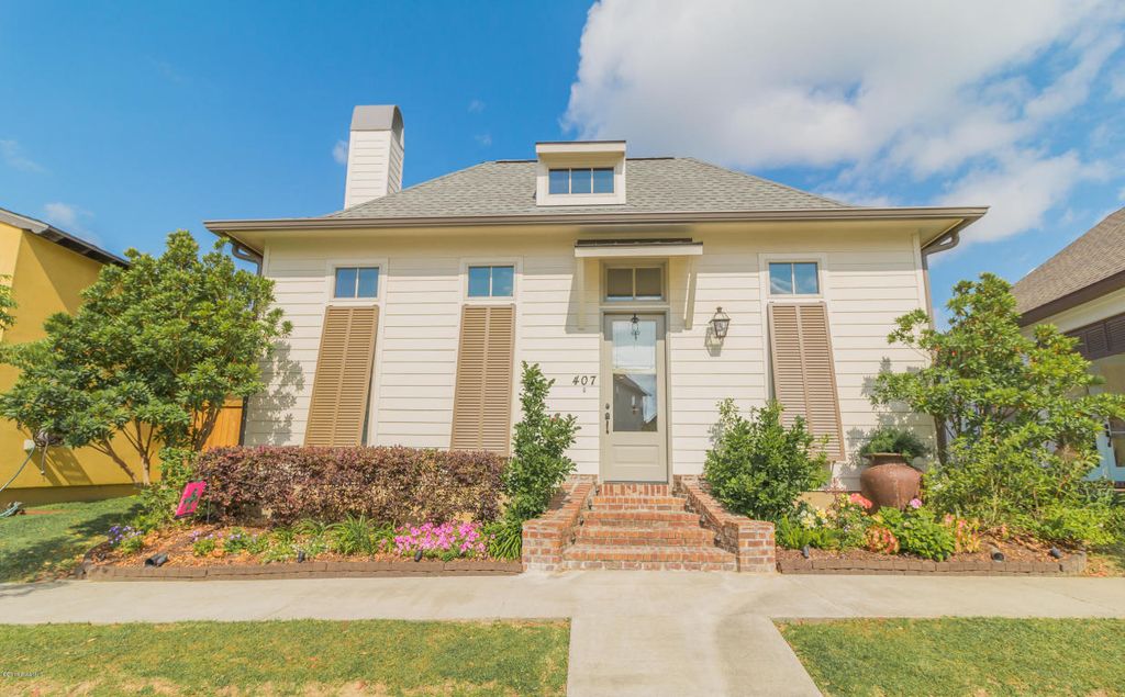 407 Waterview Rd, Youngsville, LA - 3 Bed, 3 Bath Single-Family Home