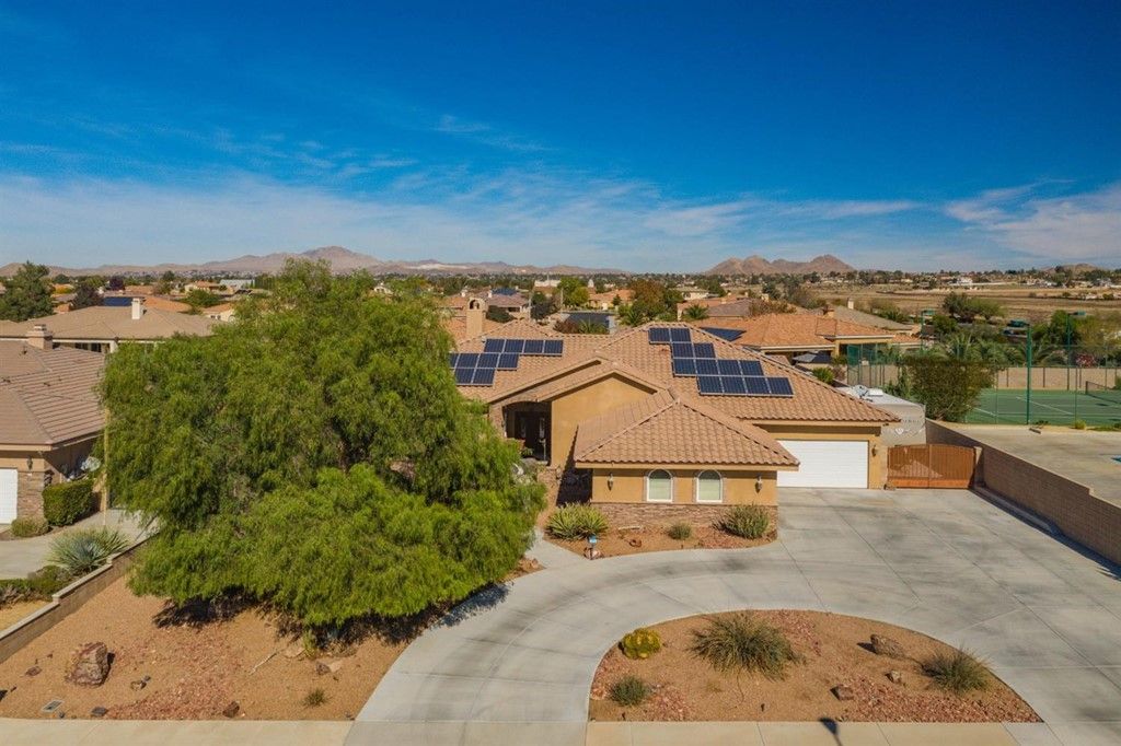 19286 Kanbridge St, Apple Valley, CA 92308