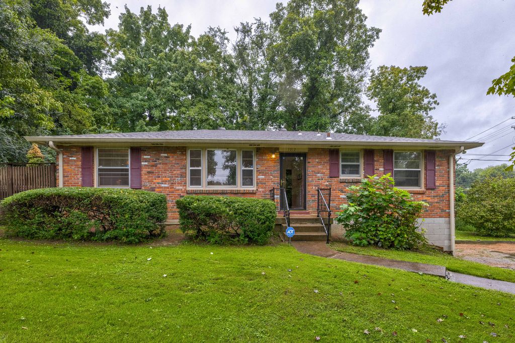 7012 Bonnafair Dr, Hermitage, TN 37076